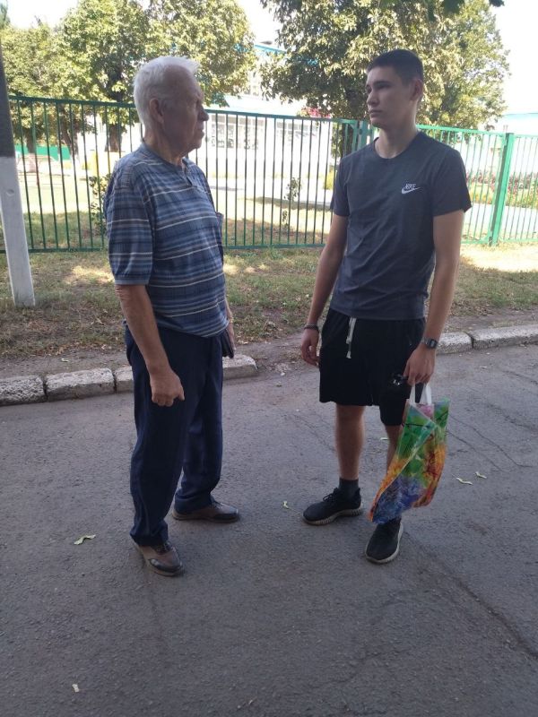 Во исполнение поручения Главы Донецкой Народной Республики Дениса Владимировича Пушилина о ведении постоянного диалога с жителями республики, депутат Дебальцевского городского совета Сергей Кириченко провел опрос жителей по... Во исполнение поручения Главы Донецкой Народной Республики Дениса Владимировича Пушилина о ведении постоянного диалога с жителями республики, депутат Дебальцевского городского совета Сергей Кириченко провел опрос жителей по...