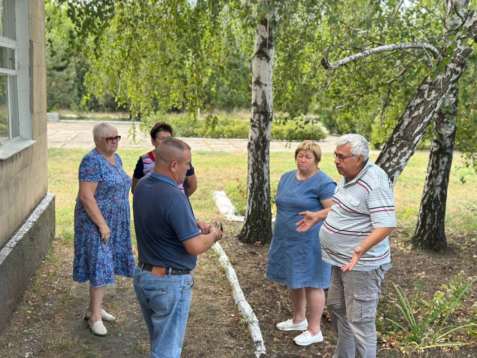 Денис Зубов: Сход граждан. Сегодня, 12 августа, заместитель главы администрации городского округа Иловайск Александр Васильевич Кузнецов провел встречу с населением на подведомственной территории администрации городского... Денис Зубов: Сход граждан. Сегодня, 12 августа, заместитель главы администрации городского округа Иловайск Александр Васильевич Кузнецов провел встречу с населением на подведомственной территории администрации городского...