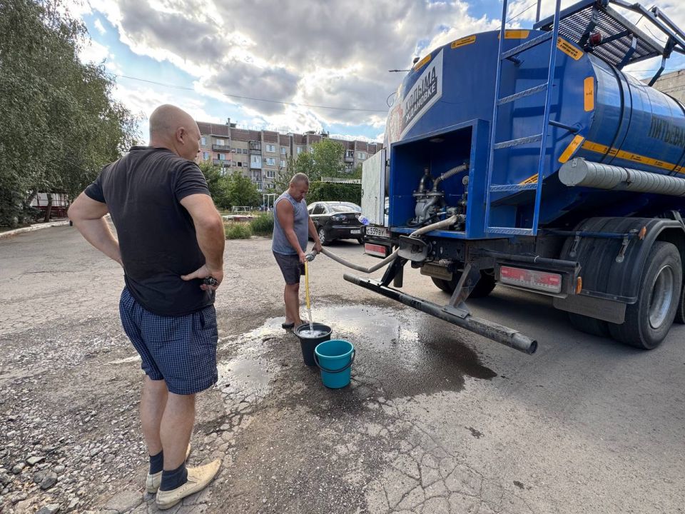 В Ждановке осуществлён подвоз воды В Ждановке осуществлён подвоз воды