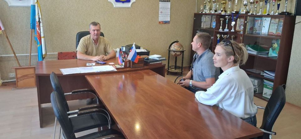 Николай Иванович Аджавенко, Заведующий Урзуфским территориальным сектором, встретился с индивидуальными предпринимателями и субъектами хозяйственной деятельности Николай Иванович Аджавенко, Заведующий Урзуфским территориальным сектором, встретился с индивидуальными предпринимателями и субъектами хозяйственной деятельности