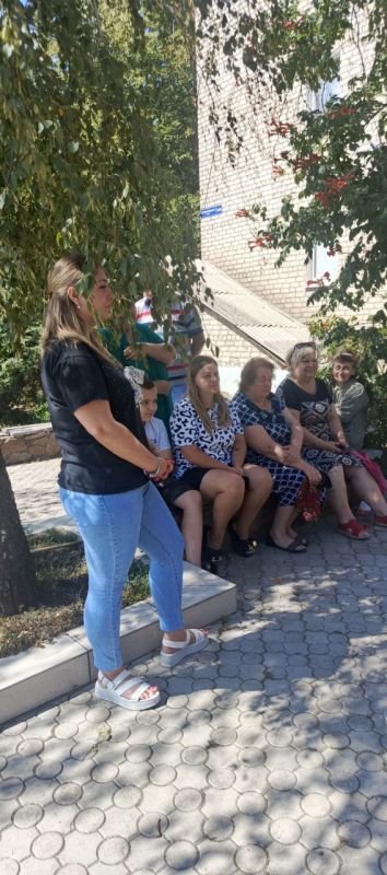 Сегодня депутат Тельмановского муниципального совета Сергей Мелащук провел встречу с жителями многокваритрных домов расположенных по улице Первомайская в пгт Сегодня депутат Тельмановского муниципального совета Сергей Мелащук провел встречу с жителями многокваритрных домов расположенных по улице Первомайская в пгт