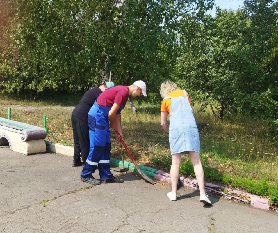 Иван Приходько: Партийцы Единой России Калининского района Горловки поддерживают масштабный всероссийский партийный проект «Единой России» «Городская среда» Иван Приходько: Партийцы Единой России Калининского района Горловки поддерживают масштабный всероссийский партийный проект «Единой России» «Городская среда»