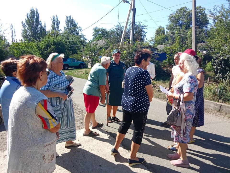 По поручению Главы ДНР Дениса Пушилина 12.08.2025 по адресу: г. Донецк, ул. 7-я Александровка,8 состоялась встреча с жителями, на которой присутствовала лидер общественного мнения Елена Просвирина и старший дознаватель... По поручению Главы ДНР Дениса Пушилина 12.08.2025 по адресу: г. Донецк, ул. 7-я Александровка,8 состоялась встреча с жителями, на которой присутствовала лидер общественного мнения Елена Просвирина и старший дознаватель...