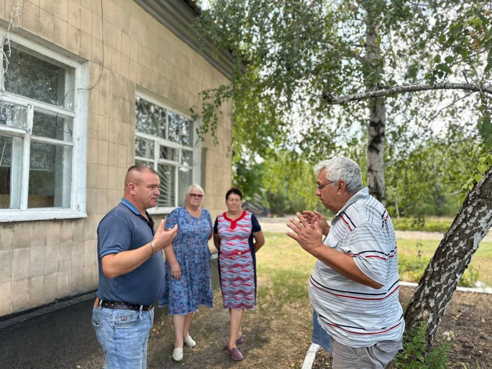Денис Зубов: Сход граждан. Сегодня, 12 августа, заместитель главы администрации городского округа Иловайск Александр Васильевич Кузнецов провел встречу с населением на подведомственной территории администрации городского... Денис Зубов: Сход граждан. Сегодня, 12 августа, заместитель главы администрации городского округа Иловайск Александр Васильевич Кузнецов провел встречу с населением на подведомственной территории администрации городского...