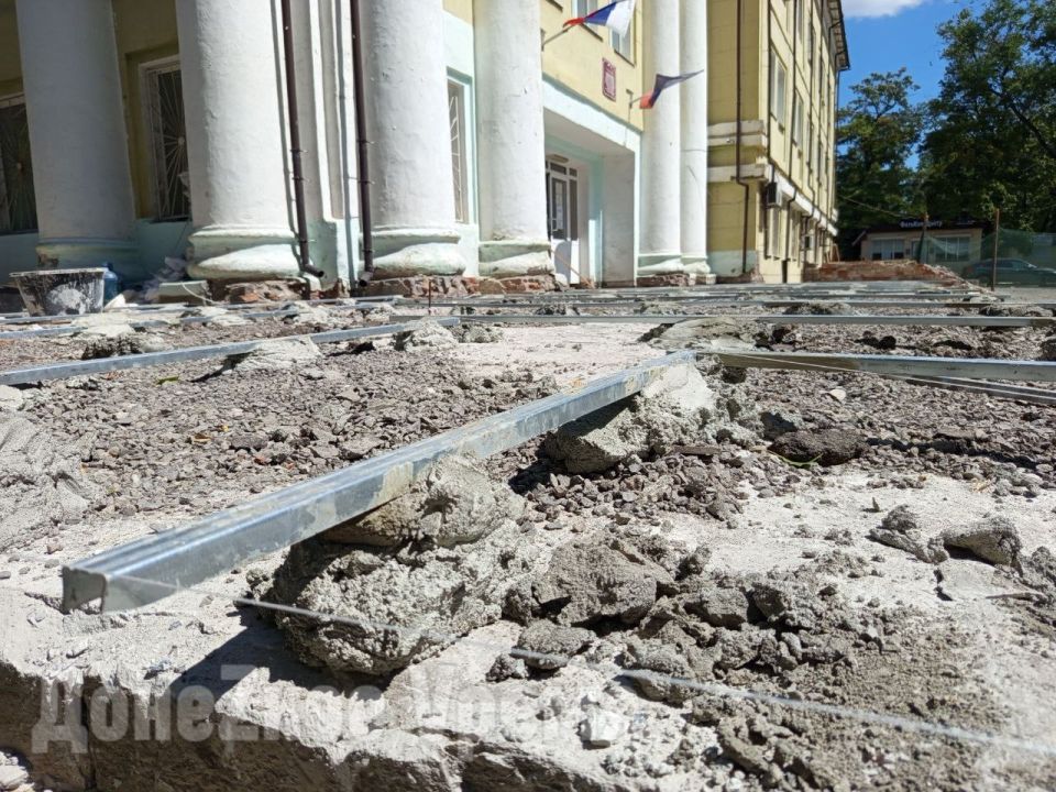 Готовятся к встрече студентов: в Донецком медуниверситете идут ремонтные работы Готовятся к встрече студентов: в Донецком медуниверситете идут ремонтные работы