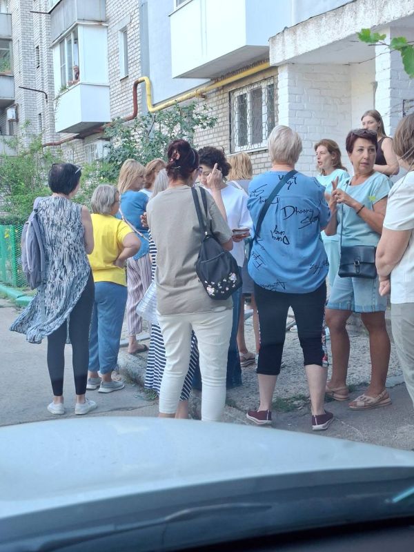 По поручению Главы Донецкой Народной Республики сегодня провела встречу по адресу ул.Армавирская, 15Б с жителями Пролетарского района По поручению Главы Донецкой Народной Республики сегодня провела встречу по адресу ул.Армавирская, 15Б с жителями Пролетарского района