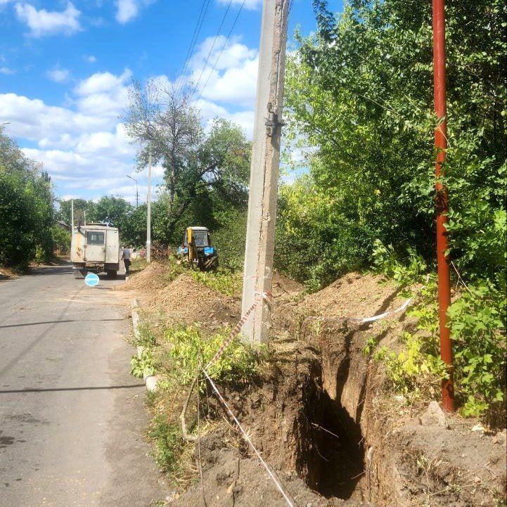 В Кировском меняют аварийные участки трубопроводов В Кировском меняют аварийные участки трубопроводов