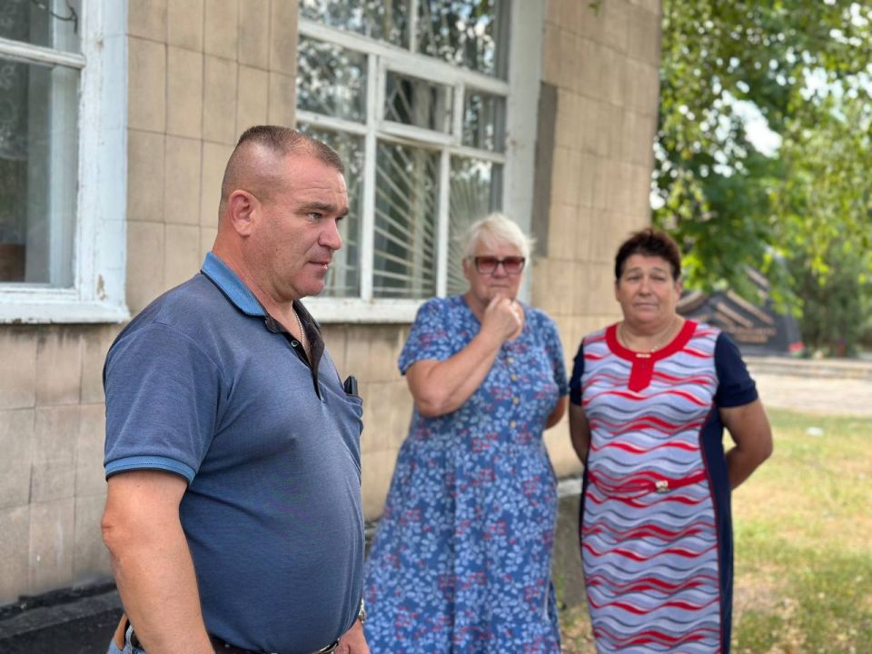 Денис Зубов: Сход граждан. Сегодня, 12 августа, заместитель главы администрации городского округа Иловайск Александр Васильевич Кузнецов провел встречу с населением на подведомственной территории администрации городского... Денис Зубов: Сход граждан. Сегодня, 12 августа, заместитель главы администрации городского округа Иловайск Александр Васильевич Кузнецов провел встречу с населением на подведомственной территории администрации городского...