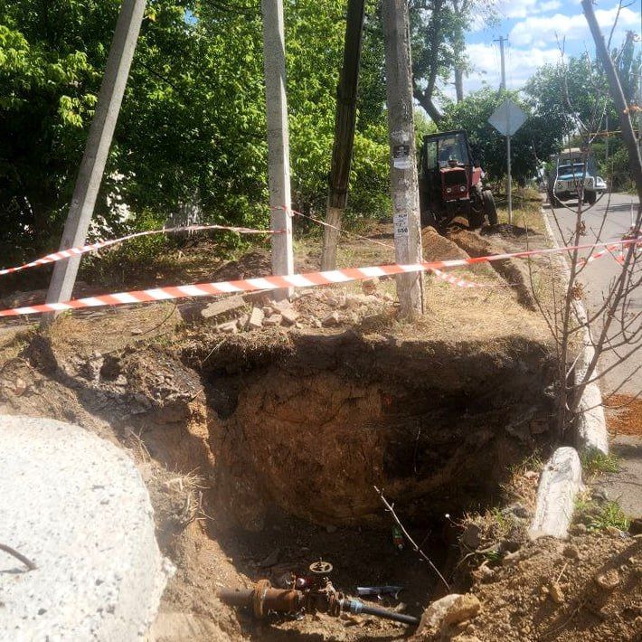 В Кировском меняют аварийные участки трубопроводов В Кировском меняют аварийные участки трубопроводов