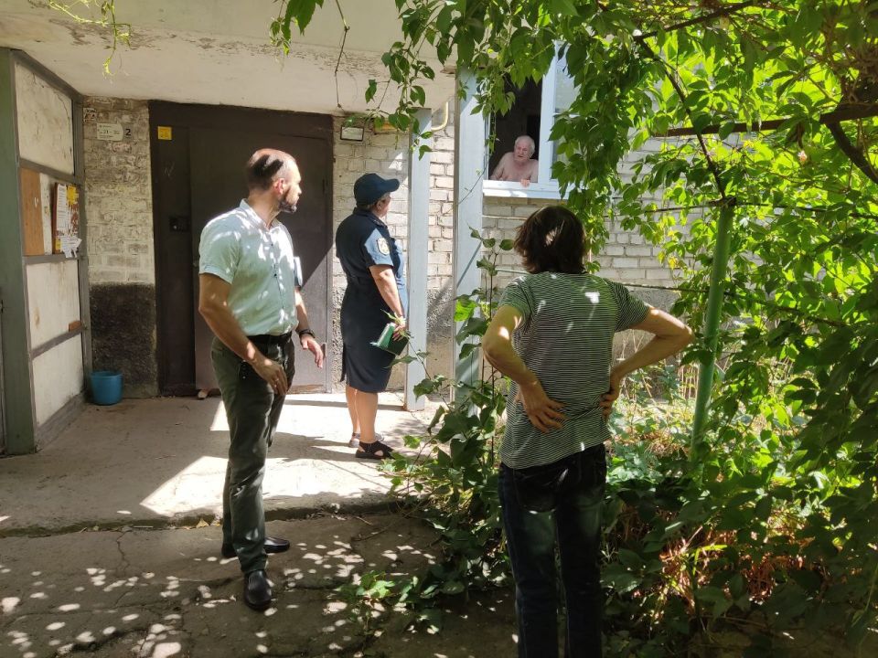 По поручению Главы ДНР Дениса Пушилина 12.08.2025 по адресу: г.Донецк, ул. Продольная,14 состоялась встреча с жителями, на которой присутствовали первый заместитель руководителя Управы Ленинского внутригородского района... По поручению Главы ДНР Дениса Пушилина 12.08.2025 по адресу: г.Донецк, ул. Продольная,14 состоялась встреча с жителями, на которой присутствовали первый заместитель руководителя Управы Ленинского внутригородского района...