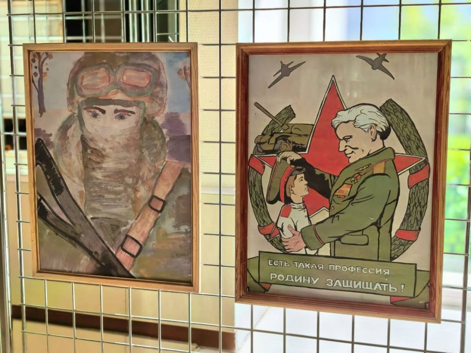 Сергей Желновач: Победа глазами детей: выставка рисунков из Дебальцево в Краевом Дворце Дружбы "Русь" г.Хабаровска Сергей Желновач: Победа глазами детей: выставка рисунков из Дебальцево в Краевом Дворце Дружбы "Русь" г.Хабаровска