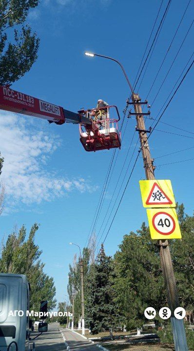 Мариупольские энергетики продолжают модернизацию сетей наружного освещения Мариупольские энергетики продолжают модернизацию сетей наружного освещения