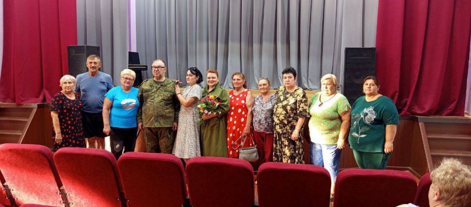 В рамках проекта «Культура малой Родины» талантливый семейный дуэт Суховых Петра и Марины посетил населённые пункты Мангушского муниципального округа: село Камышеватое и село Азовское В рамках проекта «Культура малой Родины» талантливый семейный дуэт Суховых Петра и Марины посетил населённые пункты Мангушского муниципального округа: село Камышеватое и село Азовское