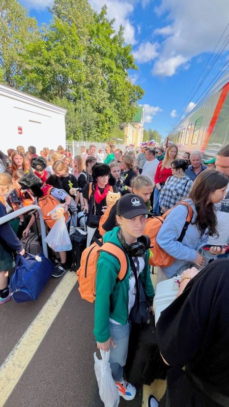 В Петербурге завершилась 4 смена для школьников из Мариуполя В Петербурге завершилась 4 смена для школьников из Мариуполя