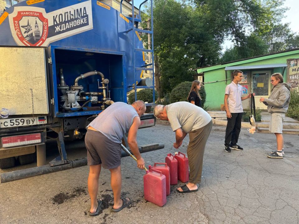 В Ждановке осуществлён подвоз воды В Ждановке осуществлён подвоз воды