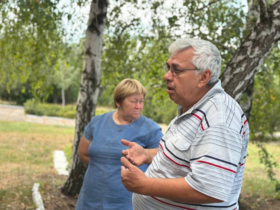 Денис Зубов: Сход граждан. Сегодня, 12 августа, заместитель главы администрации городского округа Иловайск Александр Васильевич Кузнецов провел встречу с населением на подведомственной территории администрации городского... Денис Зубов: Сход граждан. Сегодня, 12 августа, заместитель главы администрации городского округа Иловайск Александр Васильевич Кузнецов провел встречу с населением на подведомственной территории администрации городского...