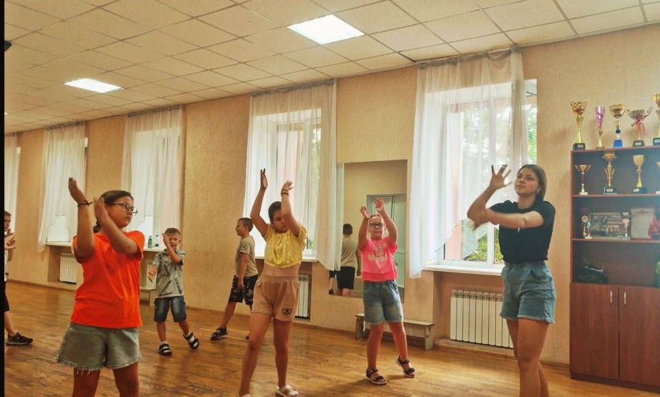 «Я в танцах». Участники продемонстрировали свои танцевальные навыки и зарядились позитивной энергией в дружеской атмосфере! Каждый смог проявить себя на танцполе, наслаждаясь музыкой и движением «Я в танцах». Участники продемонстрировали свои танцевальные навыки и зарядились позитивной энергией в дружеской атмосфере! Каждый смог проявить себя на танцполе, наслаждаясь музыкой и движением