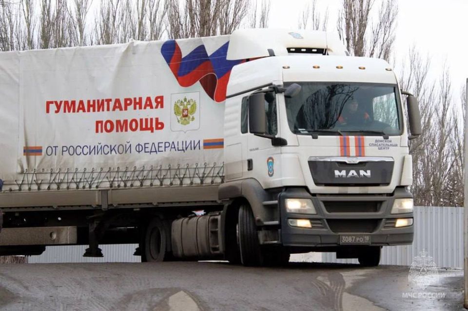 Дорога жизни. 12 августа 2014 года - день, когда из Российской Федерации на Донбасс отправился первый гуманитарный конвой МЧС России Дорога жизни. 12 августа 2014 года - день, когда из Российской Федерации на Донбасс отправился первый гуманитарный конвой МЧС России