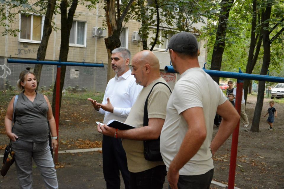 Алексей Дорофеев встретился с жителями Кировского района Донецка Алексей Дорофеев встретился с жителями Кировского района Донецка