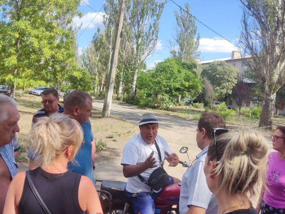 Юрий Будрин: Сегодня, 12 августа 2025 года, по поручению Главы Республики Дениса Пушилина, в рамках проекта "Управдом", реализуемого Единой Россией, в Кировском районе г. Донецка организовал и провел встречу с жителями... Юрий Будрин: Сегодня, 12 августа 2025 года, по поручению Главы Республики Дениса Пушилина, в рамках проекта "Управдом", реализуемого Единой Россией, в Кировском районе г. Донецка организовал и провел встречу с жителями...