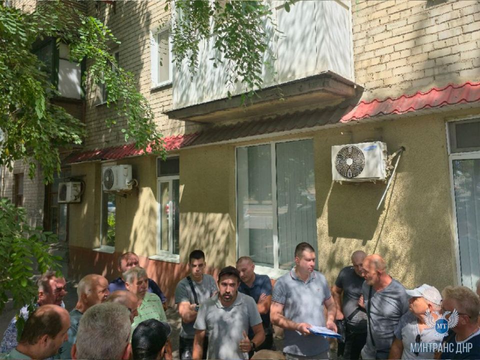 Сотрудники регионального Минтранса провели выездное информационно-профилактическое мероприятие по предупреждению нарушений законодательства в сфере осуществления деятельности службами заказа легкового такси Сотрудники регионального Минтранса провели выездное информационно-профилактическое мероприятие по предупреждению нарушений законодательства в сфере осуществления деятельности службами заказа легкового такси