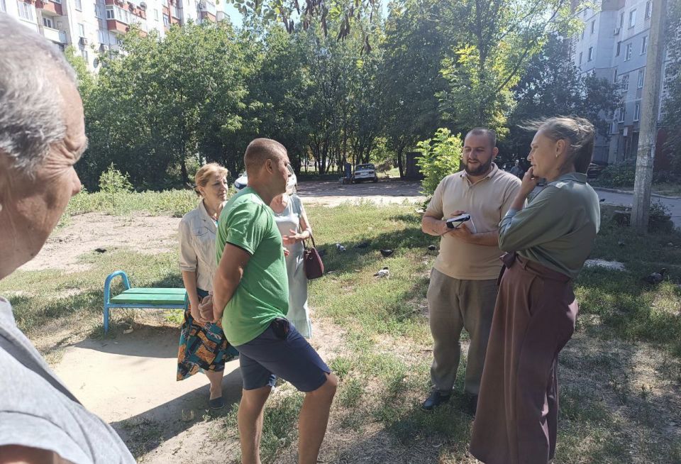 По поручению Главы ДНР Дениса Пушилина 13.08.2025 по адресу: г.Донецк, ул. Пухова,39 состоялась встреча с жителями района, на которой присутствовали заместитель руководителя Управы Ленинского внутригородского района... По поручению Главы ДНР Дениса Пушилина 13.08.2025 по адресу: г.Донецк, ул. Пухова,39 состоялась встреча с жителями района, на которой присутствовали заместитель руководителя Управы Ленинского внутригородского района...