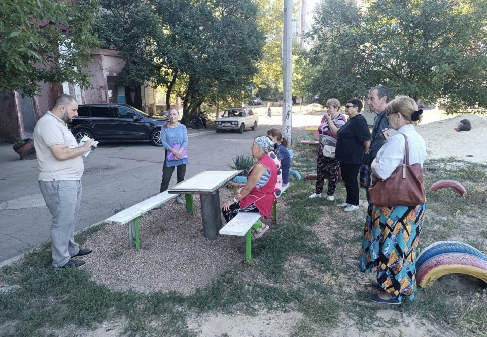 По поручению Главы ДНР Дениса Пушилина 13.08.2025 по адресу: г. Донецк, ул. Пухова, 27 состоялась встреча с жителями района, на которой присутствовали заместитель руководителя Управы Ленинского внутригородского района... По поручению Главы ДНР Дениса Пушилина 13.08.2025 по адресу: г. Донецк, ул. Пухова, 27 состоялась встреча с жителями района, на которой присутствовали заместитель руководителя Управы Ленинского внутригородского района...