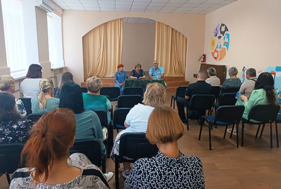Роман Конев: Начальник Управления образования администрации городского округа Горловка оценила готовность школ к новому учебному году Роман Конев: Начальник Управления образования администрации городского округа Горловка оценила готовность школ к новому учебному году