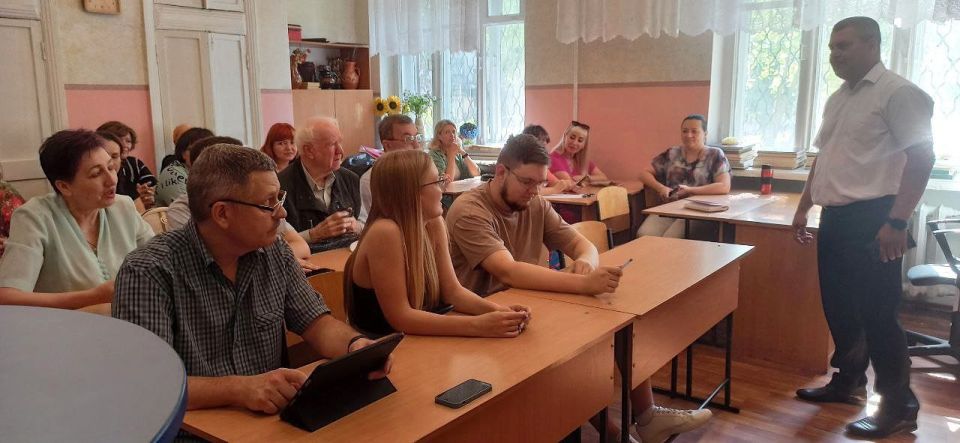Юрий Атаманов: ВСТРЕЧА С ТРУДОВЫМ КОЛЛЕКТИВОМ Юрий Атаманов: ВСТРЕЧА С ТРУДОВЫМ КОЛЛЕКТИВОМ