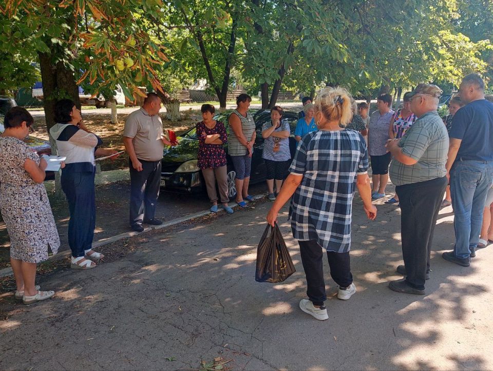 Продолжаются встречи с населением Продолжаются встречи с населением