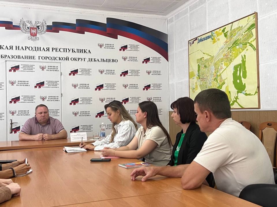 Сергей Желновач: Сегодня, председатель комитета Народного Совета Донецкой Народной Республики по физической культуре, спорту и туризму Владимир Анатольевич Чекун, провел прием граждан Сергей Желновач: Сегодня, председатель комитета Народного Совета Донецкой Народной Республики по физической культуре, спорту и туризму Владимир Анатольевич Чекун, провел прием граждан