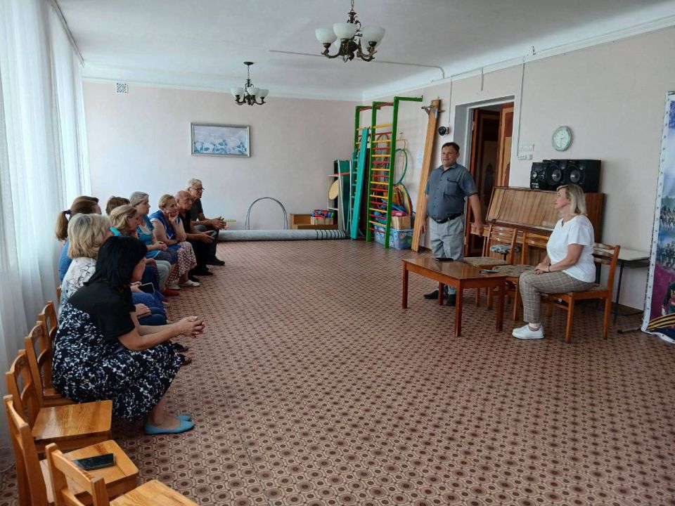 12 августа по поручению Главы Республики исполняющий обязанности начальника Управления образования Администрации городского округа Харцызск Николай Осипов провел встречу с трудовым коллективом ГКДОУ "Детский сад № 2 г.о.... 12 августа по поручению Главы Республики исполняющий обязанности начальника Управления образования Администрации городского округа Харцызск Николай Осипов провел встречу с трудовым коллективом ГКДОУ "Детский сад № 2 г.о....