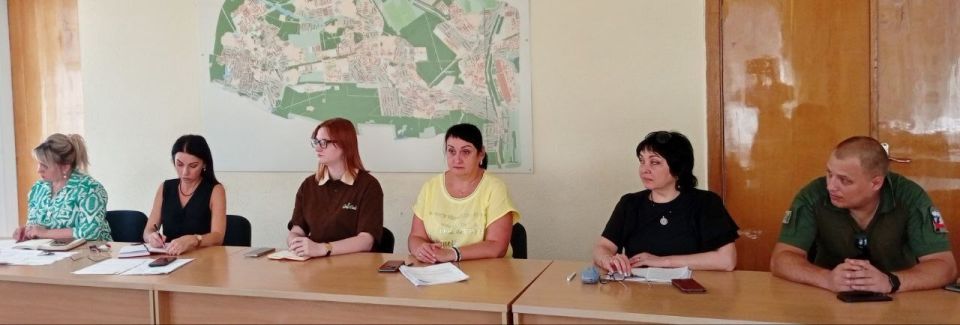 Наталья Бегуненко: Сегодня, 13 августа, руководитель Управы Петровского внутригородского района Администрации городского округа Донецк Бегуненко Наталья провела еженедельное аппаратное совещание Наталья Бегуненко: Сегодня, 13 августа, руководитель Управы Петровского внутригородского района Администрации городского округа Донецк Бегуненко Наталья провела еженедельное аппаратное совещание