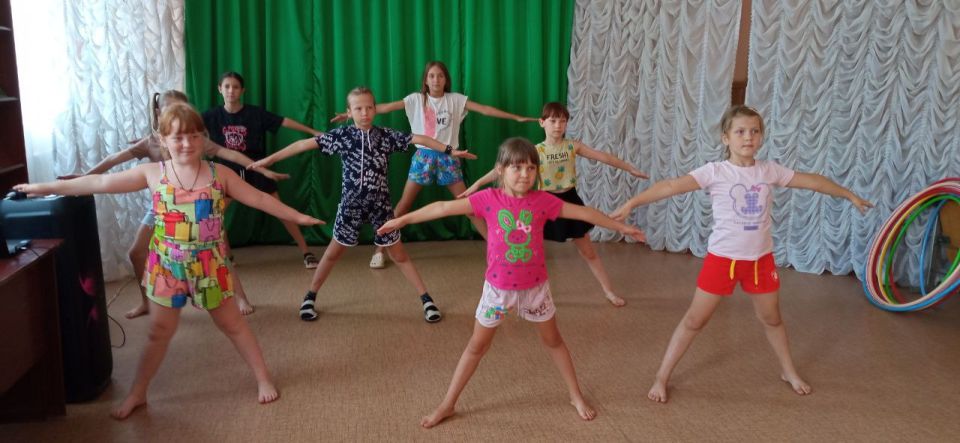12.08.2025г. в МБУ «Николаевский СДК» в рамках месячника культуры #КУЛЬТУРНЫЙАВГУСТ провели физкульт – минутку «На зарядку становись» ко Дню физкультурника 12.08.2025г. в МБУ «Николаевский СДК» в рамках месячника культуры #КУЛЬТУРНЫЙАВГУСТ провели физкульт – минутку «На зарядку становись» ко Дню физкультурника