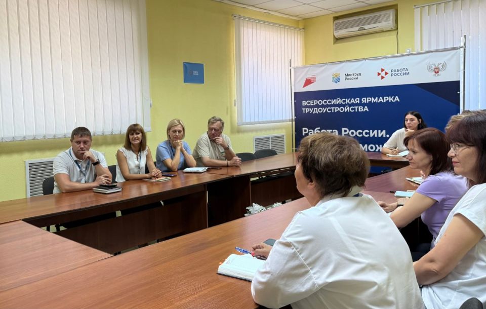 Ирина Кутенко: Встреча с трудовым коллективом Торезского городского центра занятости Ирина Кутенко: Встреча с трудовым коллективом Торезского городского центра занятости