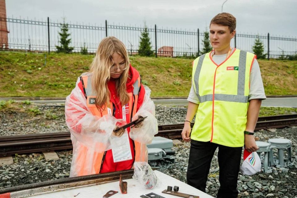 #наша_газета. Команда Железных дорог Новороссии впервые приняла участие в Чемпионате профессионалов ОАО «РЖД», который проходил в Екатеринбурге с 21 по 25 июля #наша_газета. Команда Железных дорог Новороссии впервые приняла участие в Чемпионате профессионалов ОАО «РЖД», который проходил в Екатеринбурге с 21 по 25 июля