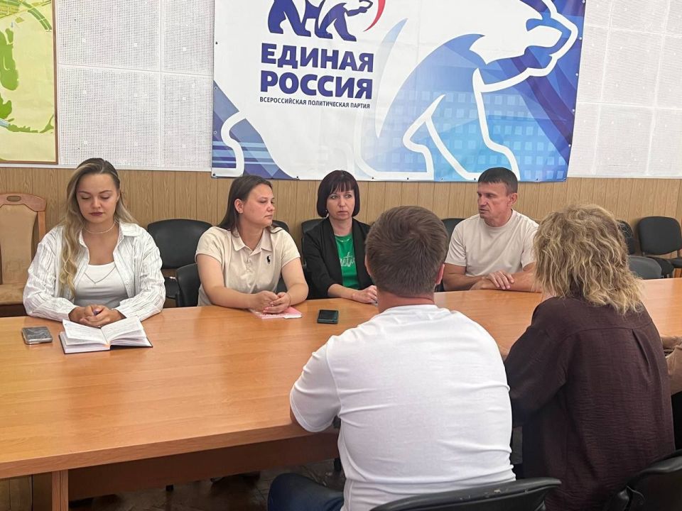 Сергей Желновач: Сегодня, председатель комитета Народного Совета Донецкой Народной Республики по физической культуре, спорту и туризму Владимир Анатольевич Чекун, провел прием граждан Сергей Желновач: Сегодня, председатель комитета Народного Совета Донецкой Народной Республики по физической культуре, спорту и туризму Владимир Анатольевич Чекун, провел прием граждан