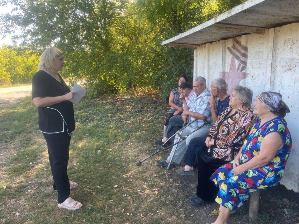 В селе Садки состоялась встреча жителей с Управляющей делами Администрации В селе Садки состоялась встреча жителей с Управляющей делами Администрации