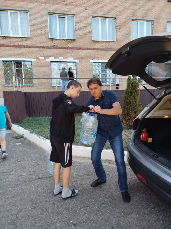 Роман Конев: Депутаты городского Совета совместно с Главой Донецкой Народной Республики продолжают работу по обеспечению населения водой Роман Конев: Депутаты городского Совета совместно с Главой Донецкой Народной Республики продолжают работу по обеспечению населения водой