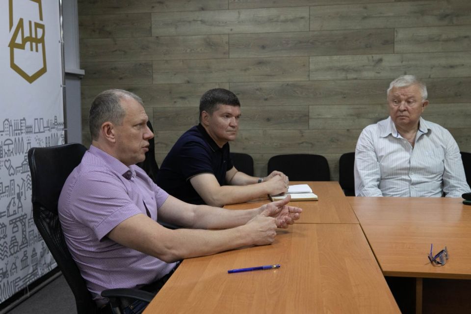 Антон Кольцов: На встрече с депутатами городского совета обсудили текущие вопросы жизнеобеспечения округа Антон Кольцов: На встрече с депутатами городского совета обсудили текущие вопросы жизнеобеспечения округа