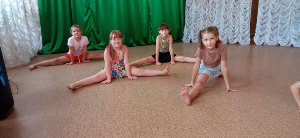 12.08.2025г. в МБУ «Николаевский СДК» в рамках месячника культуры #КУЛЬТУРНЫЙАВГУСТ провели физкульт – минутку «На зарядку становись» ко Дню физкультурника 12.08.2025г. в МБУ «Николаевский СДК» в рамках месячника культуры #КУЛЬТУРНЫЙАВГУСТ провели физкульт – минутку «На зарядку становись» ко Дню физкультурника