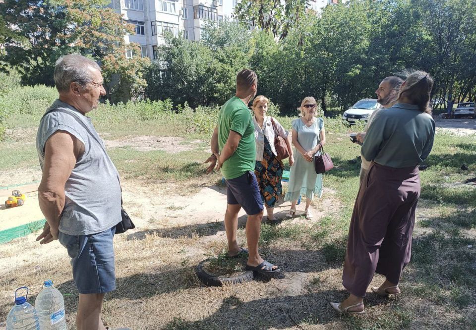 По поручению Главы ДНР Дениса Пушилина 13.08.2025 по адресу: г.Донецк, ул. Пухова,39 состоялась встреча с жителями района, на которой присутствовали заместитель руководителя Управы Ленинского внутригородского района... По поручению Главы ДНР Дениса Пушилина 13.08.2025 по адресу: г.Донецк, ул. Пухова,39 состоялась встреча с жителями района, на которой присутствовали заместитель руководителя Управы Ленинского внутригородского района...