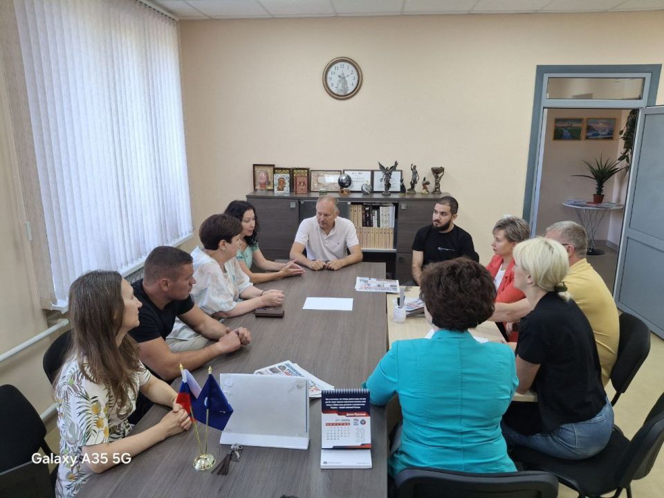 Сегодня состоялось заседание Комитета по вопросам социальной защиты населения, здравоохранения, образования, культуры, молодёжи и спорта Ясиноватского муниципального совета Сегодня состоялось заседание Комитета по вопросам социальной защиты населения, здравоохранения, образования, культуры, молодёжи и спорта Ясиноватского муниципального совета