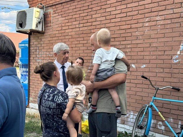 Депутат Народного Совета ДНР Александр Мальков встретился с жителями дома № 1 на улице Скоблова в Пролетарском районе Донецка Депутат Народного Совета ДНР Александр Мальков встретился с жителями дома № 1 на улице Скоблова в Пролетарском районе Донецка