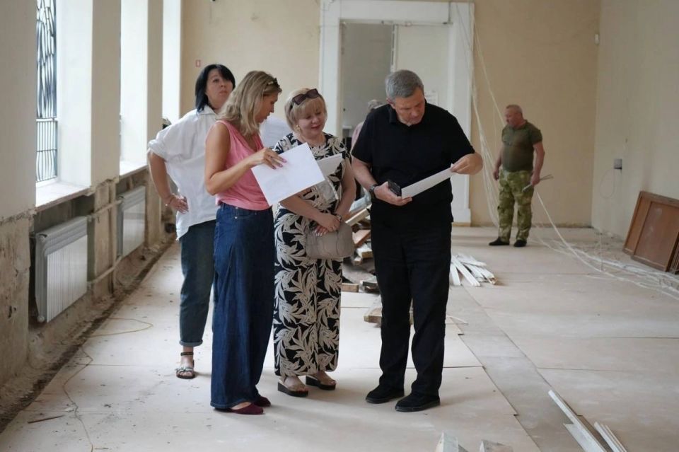 Донецке ремонтируют здание республиканского художественного музея Донецке ремонтируют здание республиканского художественного музея