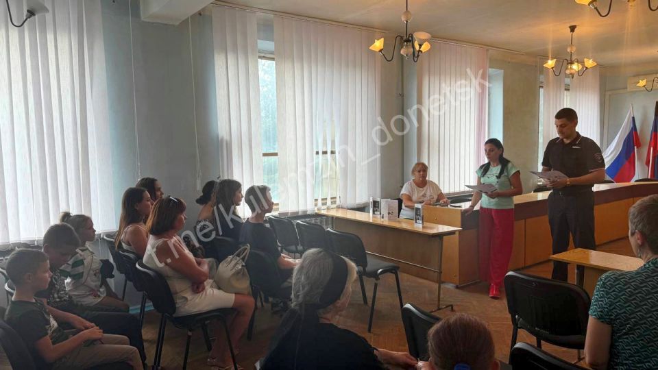 Сегодня отдел опеки и попечительства №1 управления опеки и попечительства администрации г. о. Донецк в рамках исполнения Муниципальной программы «Профилактика безнадзорности и правонарушений несовершеннолетних на территории... Сегодня отдел опеки и попечительства №1 управления опеки и попечительства администрации г. о. Донецк в рамках исполнения Муниципальной программы «Профилактика безнадзорности и правонарушений несовершеннолетних на территории...