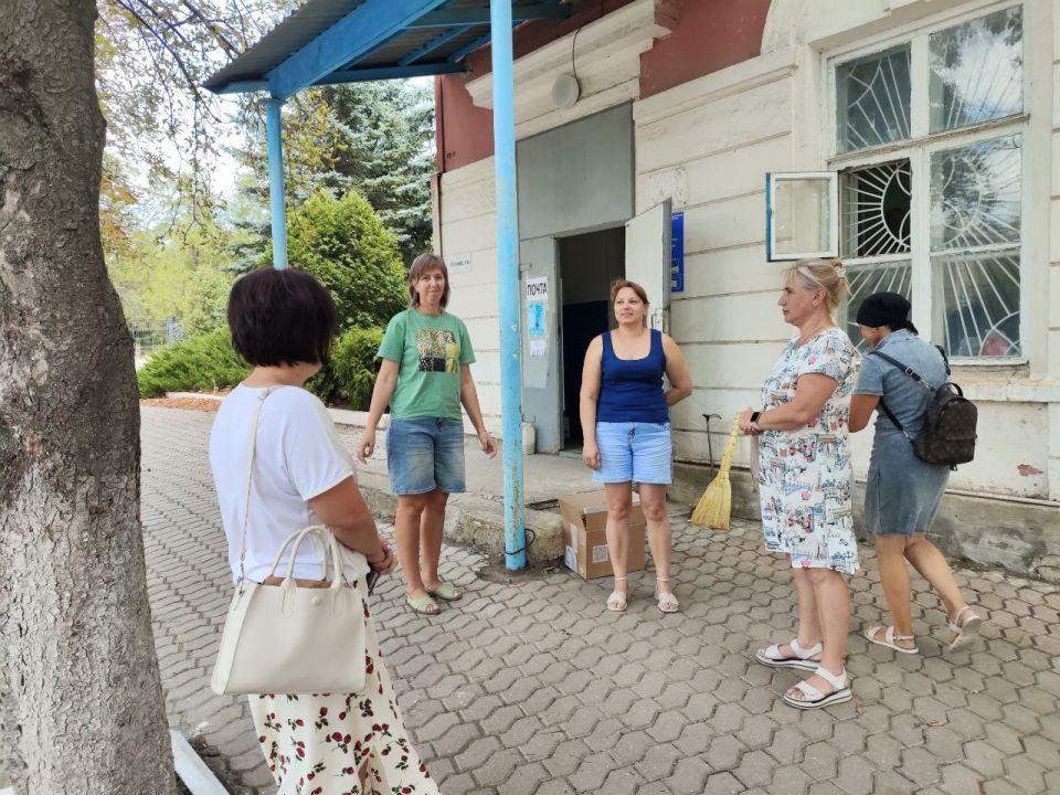 14 августа лидер общественного мнения Виктория Жидкова провела встречу с населением города Комсомольское по улице Ленина 14 августа лидер общественного мнения Виктория Жидкова провела встречу с населением города Комсомольское по улице Ленина