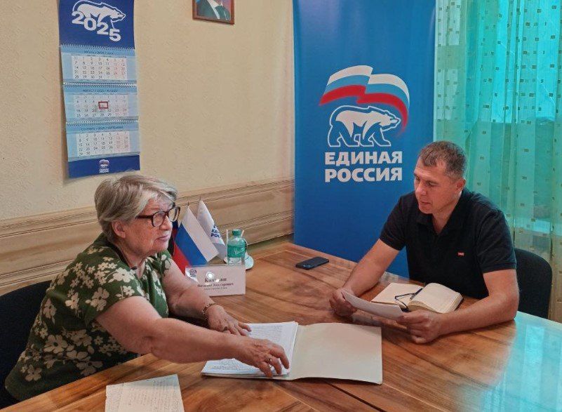 Валентин Левченко: Сегодня, в общественной приемной партии "Единая Россия" Киевского района города Донецка, депутат Донецкого городского совета Виталий Калараш провел прием граждан Валентин Левченко: Сегодня, в общественной приемной партии "Единая Россия" Киевского района города Донецка, депутат Донецкого городского совета Виталий Калараш провел прием граждан