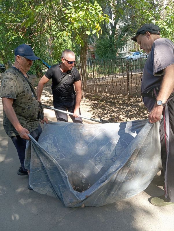 Сегодня, 14.08.2025 года, силами сотрудников жилищно-коммунальных предприятий Пролетарского внутригородского района г. Донецка были выполнены следующие работы: Сегодня, 14.08.2025 года, силами сотрудников жилищно-коммунальных предприятий Пролетарского внутригородского района г. Донецка были выполнены следующие работы: