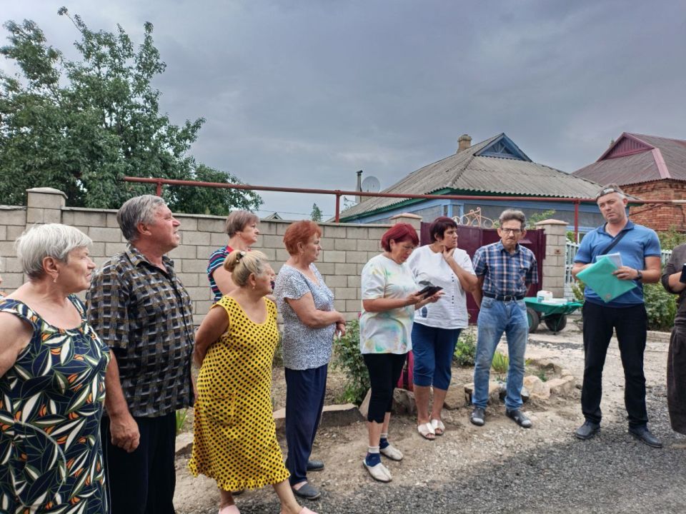 Председатель #Комитет_Народного_Совета_по_ЖКХ Анна Кондрыкинская провела сходы граждан в поселке Осипенко в Горняцком районе Макеевки Председатель #Комитет_Народного_Совета_по_ЖКХ Анна Кондрыкинская провела сходы граждан в поселке Осипенко в Горняцком районе Макеевки